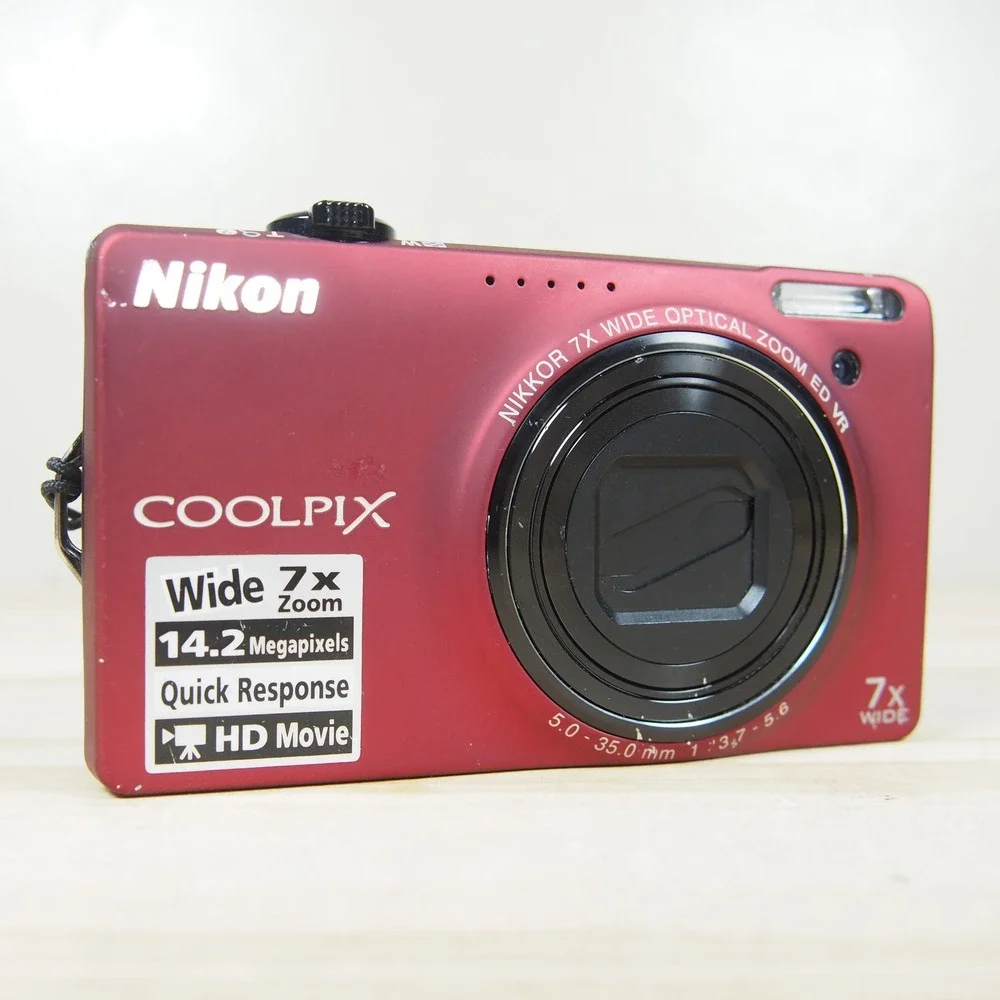 Nikon Coolpix S6000 14.2MP Digital Camera Bundle Red w/Charger + Battery A++ EUC